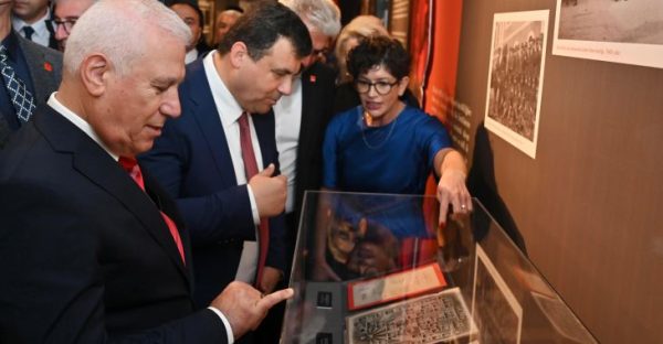 ‘Çok Yaşa Cumhuriyet Sergisi’ ziyarete açıldı