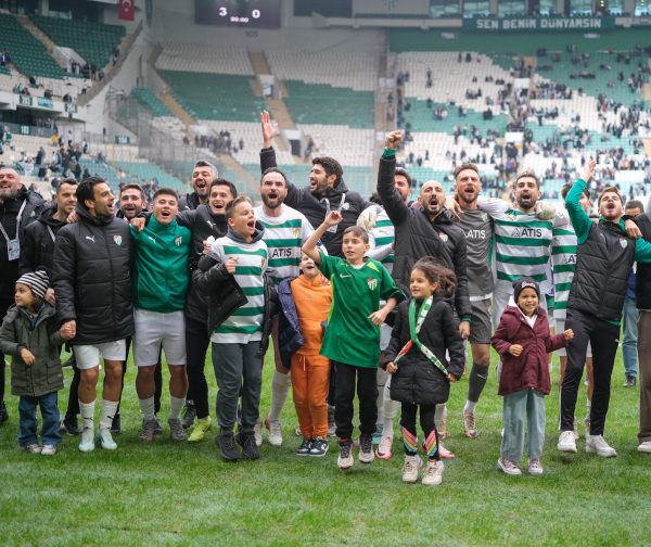 Bursaspor’da puan farkı dörde çıktı!
