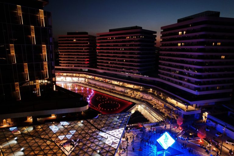 Downtown Yaşam ve Eğlence Merkezi