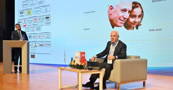 Başkan Bozbey, 19. İnsan Yönetimi Zirvesi’ne konuk oldu