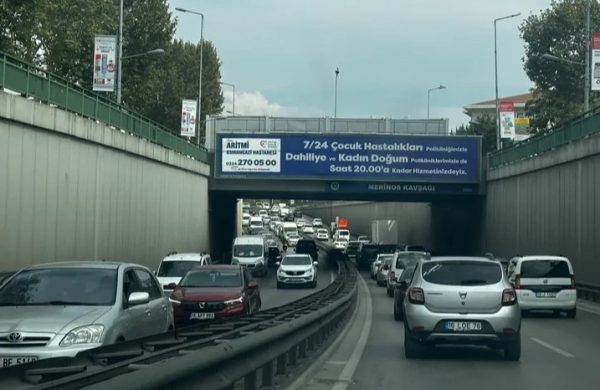 Bursa’da okullar açıldı, trafik durma noktasına geldi