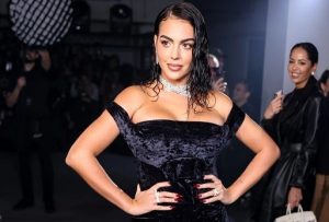 İspanyol Model Rodriguez, Takılarıyla Göz Kamaştırdı
