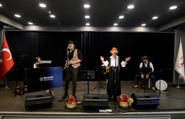 İzmir Bornova’dan Etnik Müzik Hamlesi