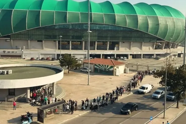 Bursaspor taraftarları 8 maçlık kombine için kuyruk oluşturdu!