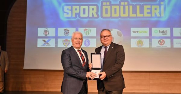 Başkan Bozbey’e “Spora katkı sağlayan başkan” ödülü