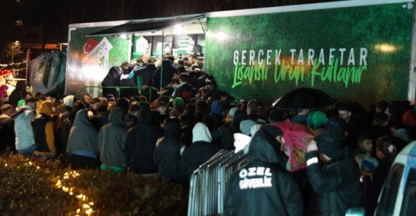 Bursaspor, ‘Yeni Yıl Meydanı’nda taraftarla buluştu