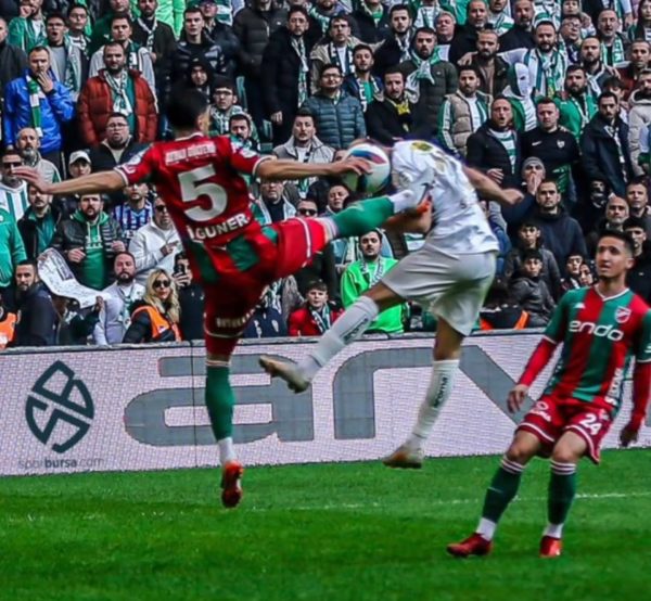 Bu pozisyon penaltı değil mi?