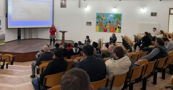 Hayvanseverlere ve hayvan satıcılarına eğitim