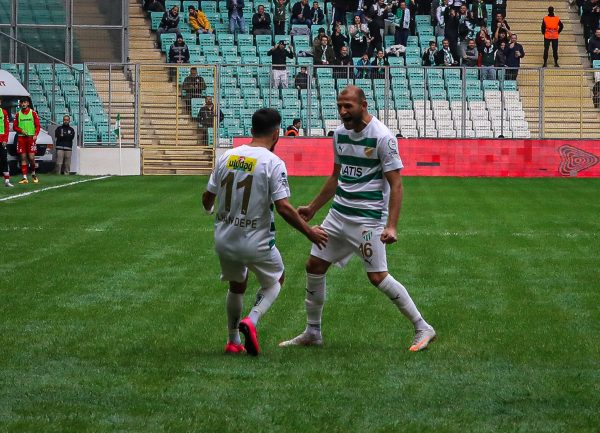Bursaspor’da 3 futbolcu sınırda!