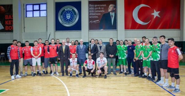 Bursa Büyükşehir İtfaiyesi’nin turnuvasında kardeşlik kazandı