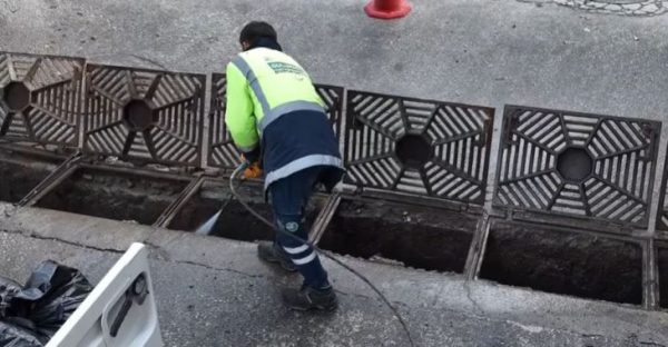 Büyükşehir’den sorunsuz altyapı için ızgara temizliği