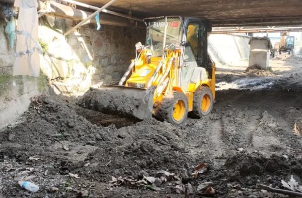 Bursa Büyükşehir’den Taşkın Öncesi Dere Temizliği