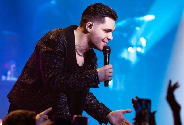 Emir Can İğrek, Bostancı Gösteri Merkezi’nde Unutulmaz Bir Konser Verdi