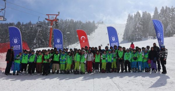 Uludağ’da öğrencilerin kayak heyecanı