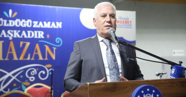 Başkan Bozbey’den gençlere halı saha müjdesi
