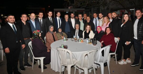 Başkan Bozbey, doğduğu mahallede iftara katıldı
