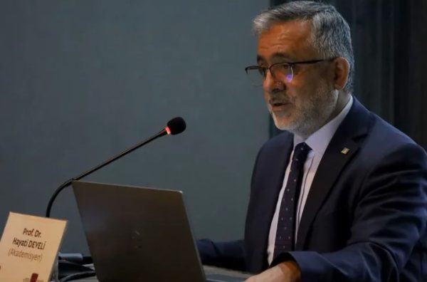 Evliya Çelebi’nin Sakarya’ya Dair İzlenimlerini Prof. Dr. Hayati Develi Anlattı