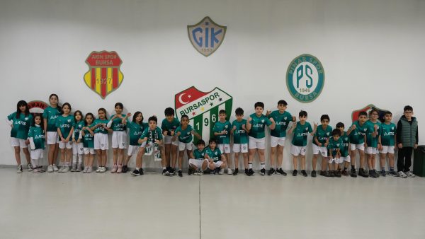 Bursaspor yetim çocuklarla el ele