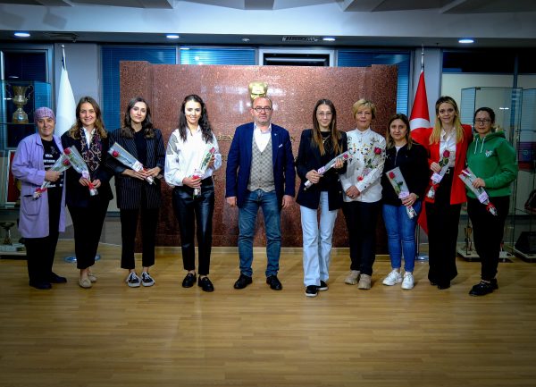 Bursaspor’dan kadın çalışanlara jest