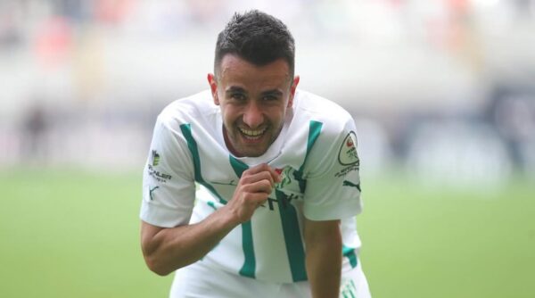 Bursaspor Yiğitali Bayrak’a veda etti