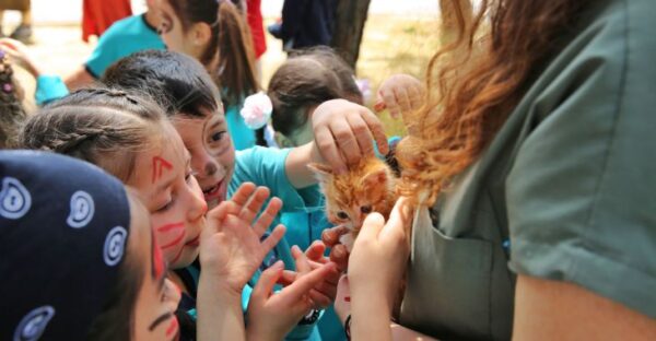 Çocuklara hayvan sevgisi aşılandı