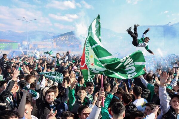 Bursaspor taraftarları: Faturayı biz ödüyoruz