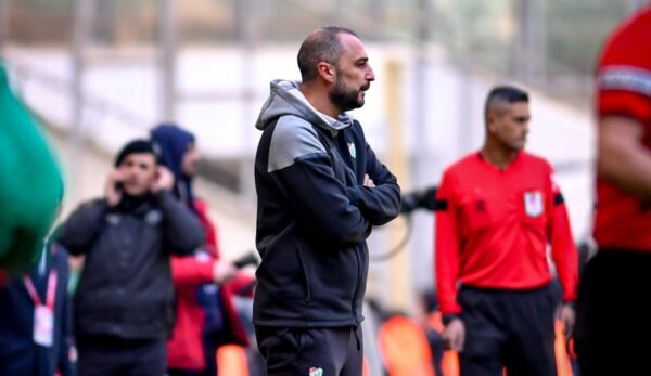 Bursaspor teknik direktörü Adem Çağlayan göz kamaştırıyor