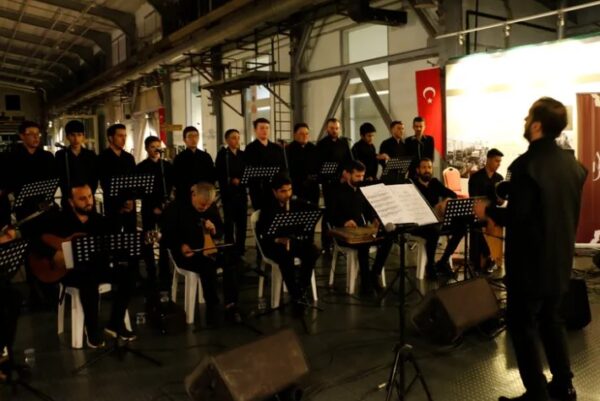 Kocaeli’de Tasavvuf Musikisi Dinleyicileri Büyüledi