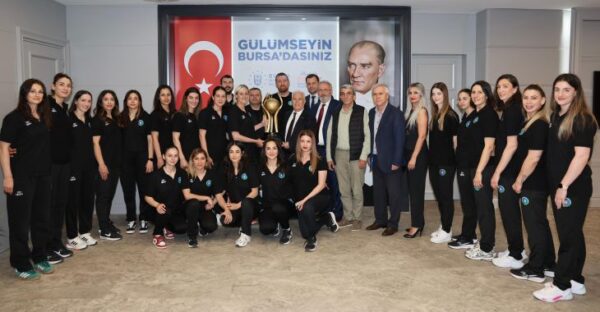 Şampiyon sporculardan Başkan Bozbey’e ziyaret