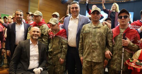 Bursa’da ‘özel askerler’ için kına eğlencesi