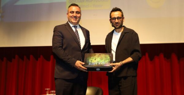 ‘Gri Koç’, Bursalı gençlere sınav kazandıran taktikleri anlattı