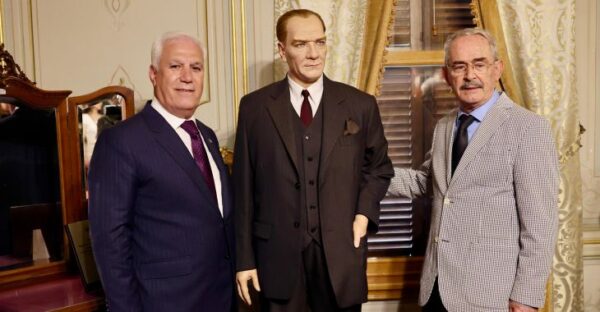 Atatürk’ün balmumu heykeli, Hünkâr Köşkü’nde sergileniyor