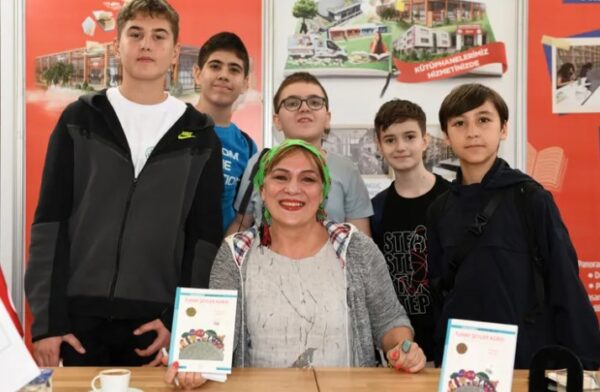 Yazar Halime Yıldız’dan Minik Okuyuculara İmza Sürprizi