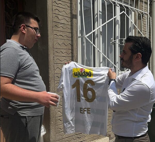 Bursaspor formasını kaptı, mahalleye girdi!