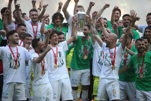Bursaspor’da tecrübeli isimle yollar ayrılıyor!