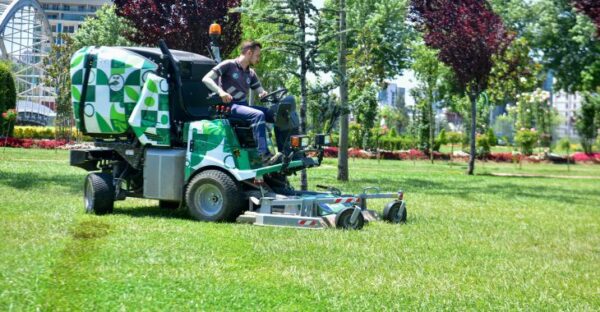 Büyükşehir ile parklar yaza hazır