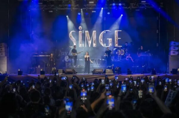 Mersin’de Gençlik Bayramı Simge Konseriyle Taçlandı