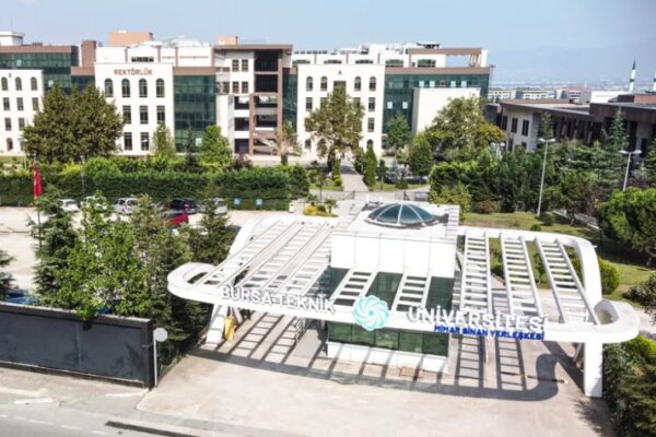 BTÜ, Türkiye’nin En Hızlı Yükselen İkinci Üniversitesi Unvanını Aldı