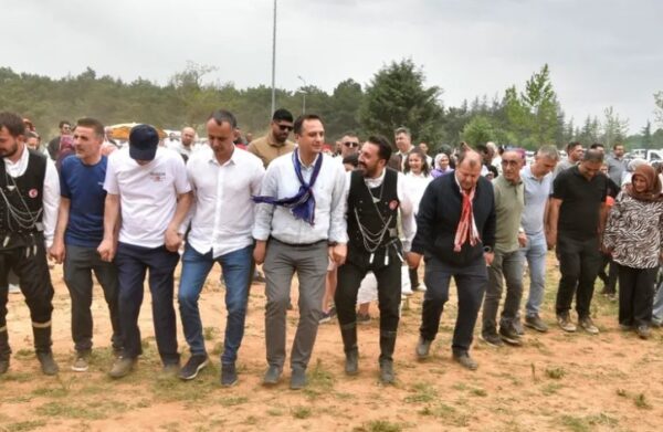 Başkan Eşki, Horonla Şenlik Coşkusuna Ortak Oldu