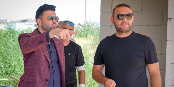 Enes Çelik, Özlüce’deki futbol okulu inşaatını inceledi