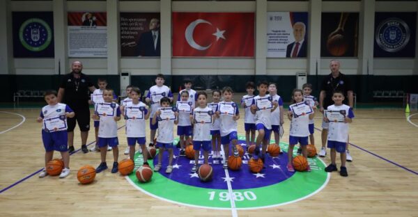 Yaz Spor Okulları’nda çocuklar sertifikalarına kavuştu