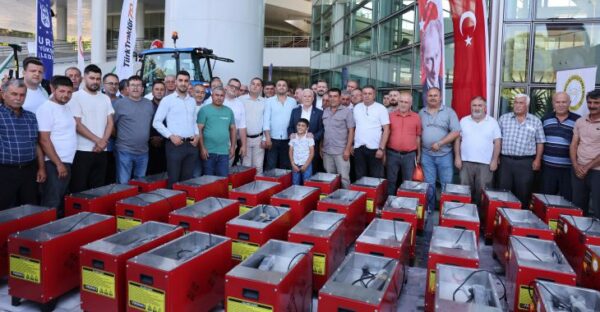 Büyükşehir’den kırsal mahallelere ekipman desteği