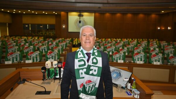 Bursaspor taraftarından Mustafa Bozbey’e teşekkür yağmuru