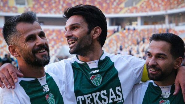 Bursaspor kaptanı 11 yıl sonra dubleyle döndü