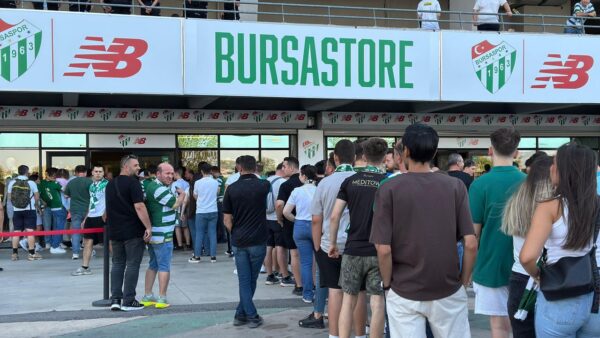 Bursaspor taraftarı yeni sezon formalarına akın etti