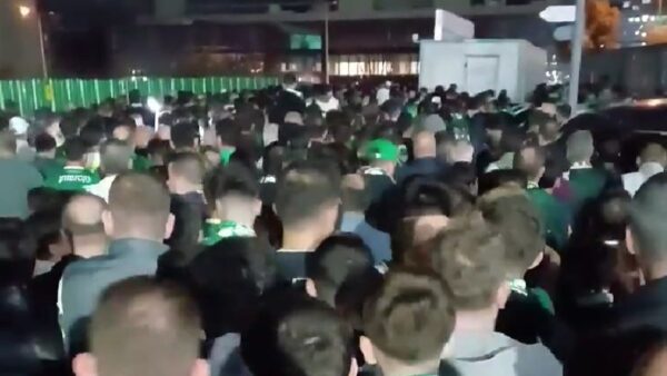 Bursaspor taraftarı stat çıkışında isyan etti