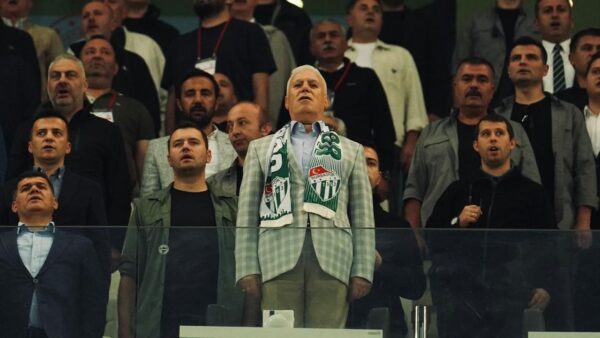 Mustafa Bozbey: “Her zaman yanındayız Bursaspor’umuz”