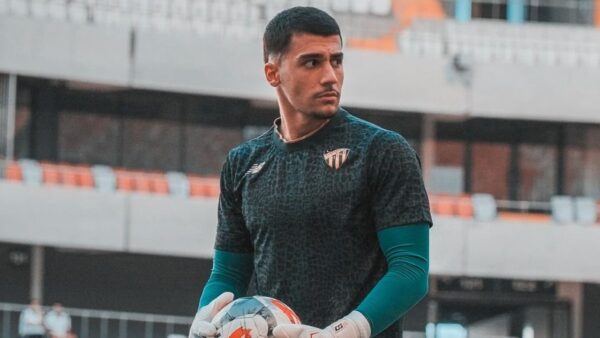 Bursaspor’da genç kaleciyle profesyonel imza