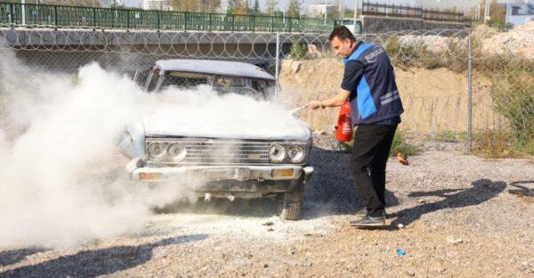 Otobüs şoförlerine yangın söndürme eğitimi
