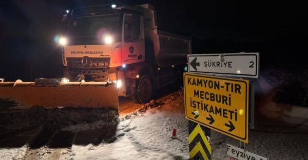 Büyükşehir’den karla mücadelede yoğun mesai